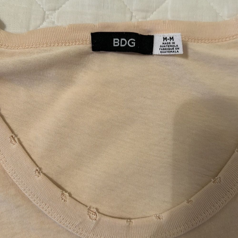 NWOT UO BDG Loose Fit Relaxed Tee with Hem Distressing Light Peach Color Size M - Picture 6 of 11